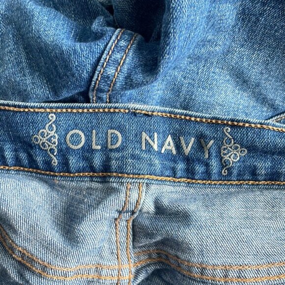 Distressed Old Navy Capris Size 4 - Picture 5 of 8